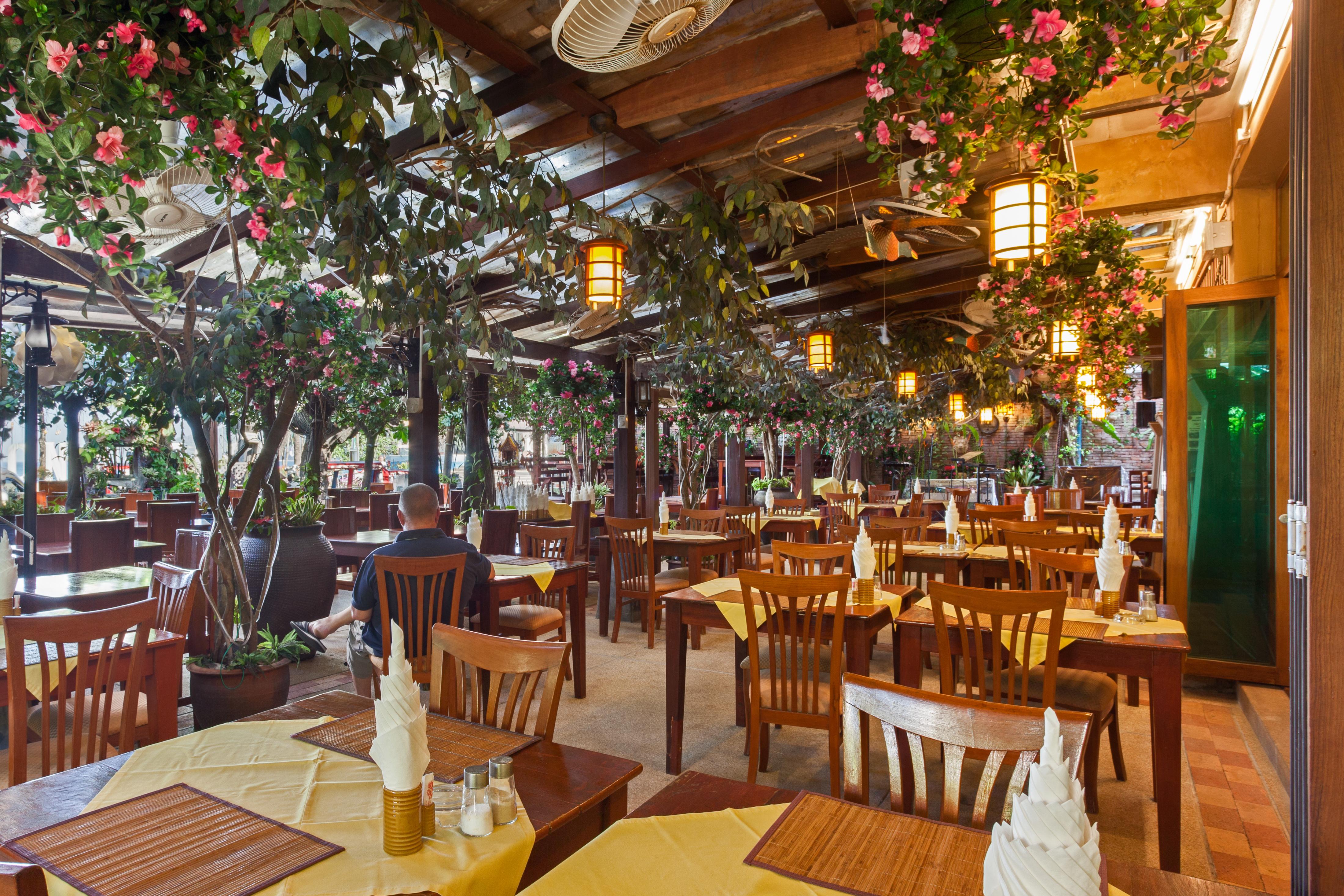 Tropica Bungalow Beach Hotel Patong Ngoại thất bức ảnh